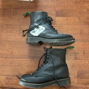 Solovair 8 Eye Classic Derby Boot